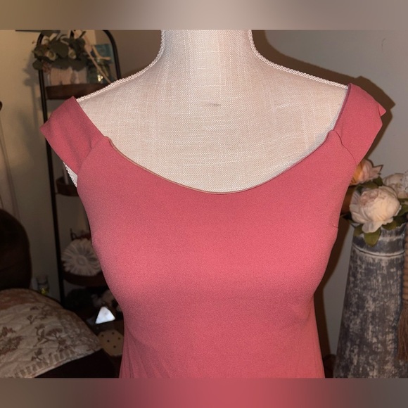 Hello Molly mini ruffled slightly off shoulder dress. NWT. Size 4🩷 - Picture 4 of 10